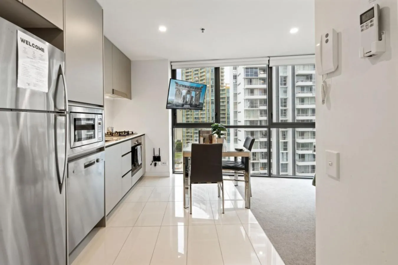 The Beachfront - 22F Skyline And Ocean View Studio With View Pool Gym Sauna Gold Coast Australia