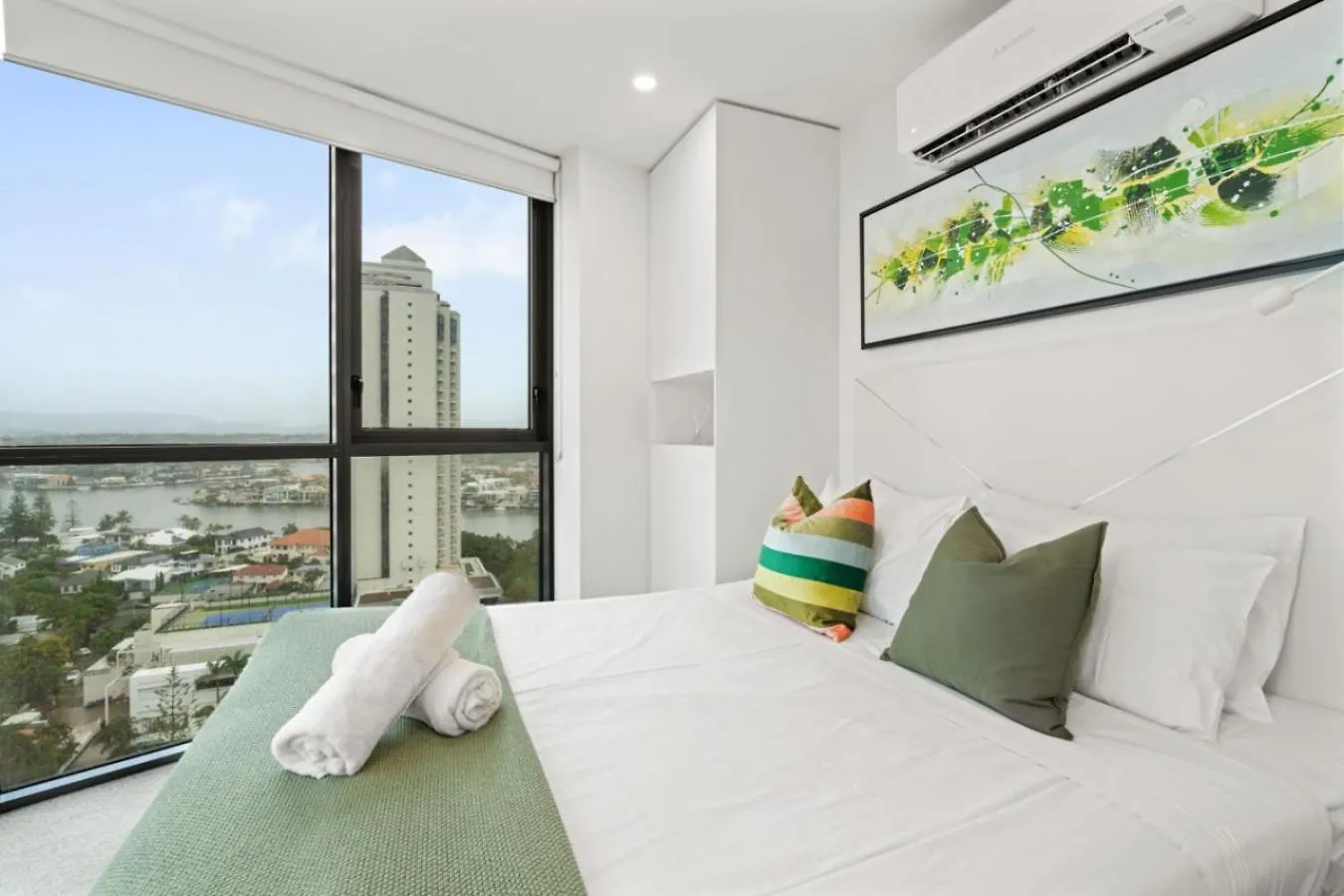 The Beachfront - 22F Skyline And Ocean View Studio With View Pool Gym Sauna Gold Coast 0*,  Australia